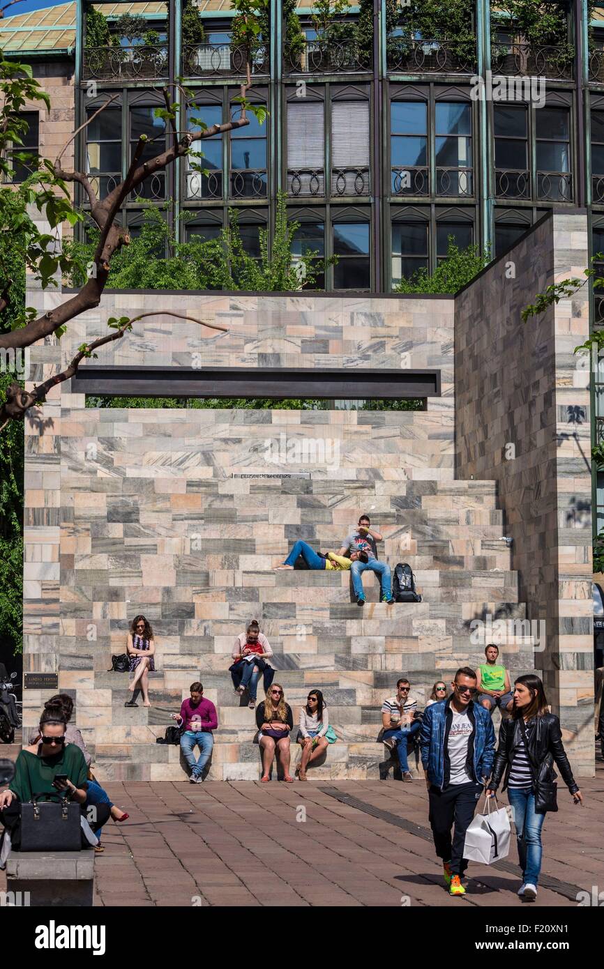 Italien, Lombardei, Mailand, Sandro Pertini via Manzoni Straße gewidmetes Denkmal Stockfoto
