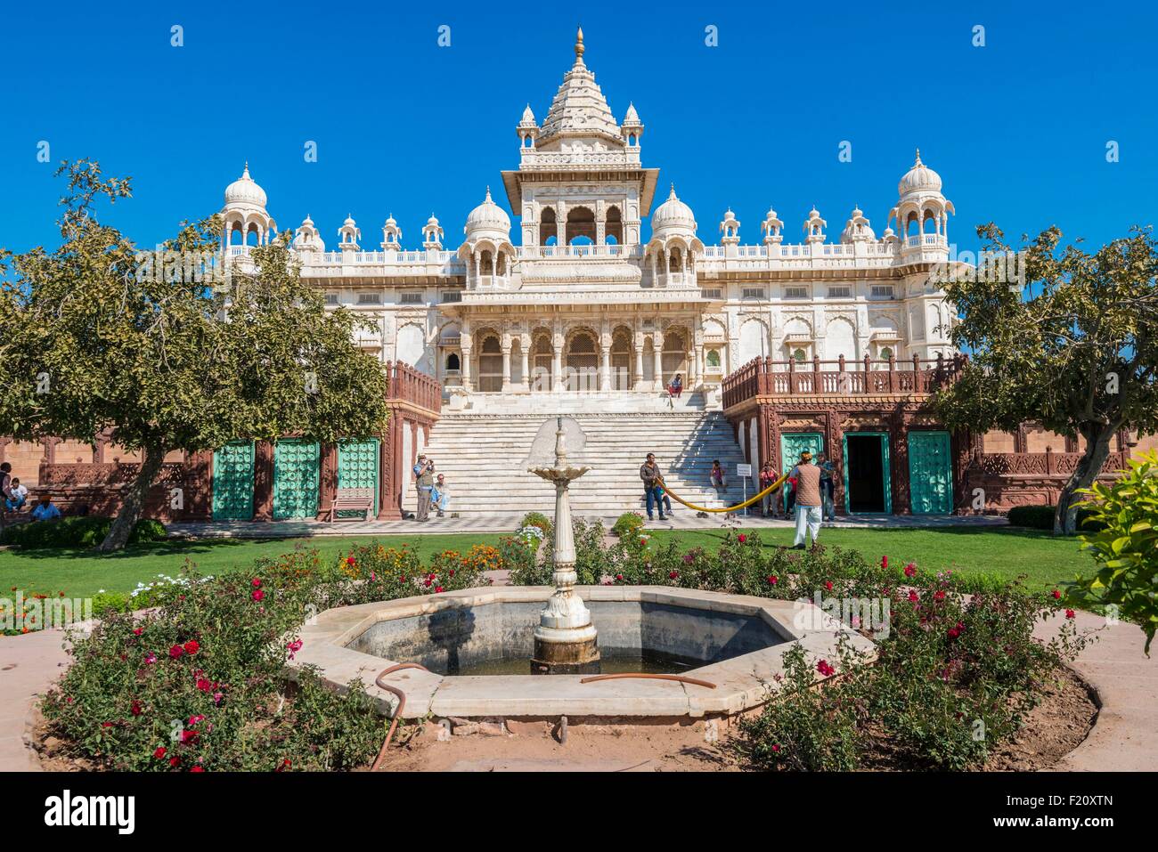 Indien, Rajasthan Zustand, Jodhpur, weißer Marmor Tempel von Jaswant Thada Stockfoto