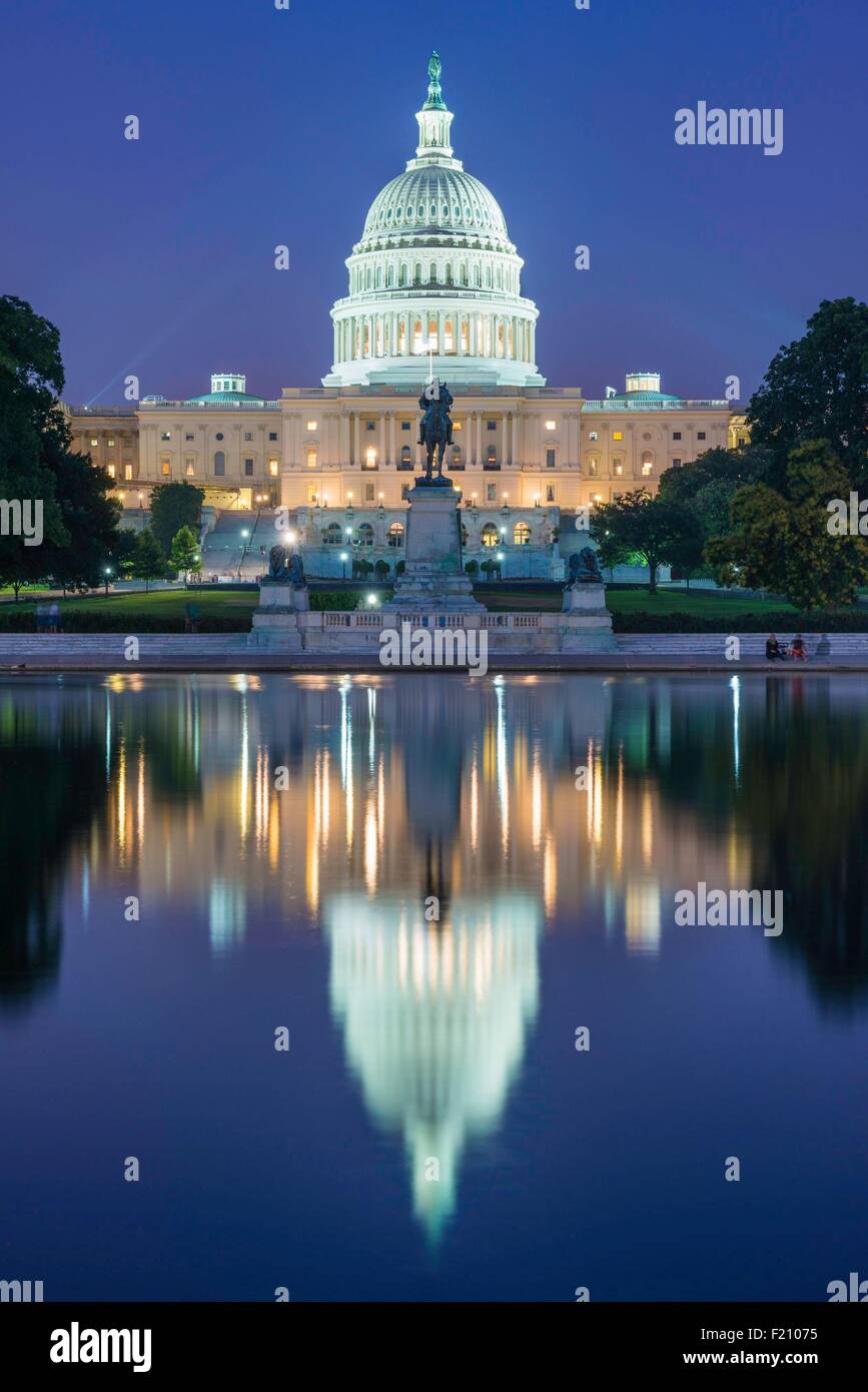 USA, Washington DC, Kapitol, den Papua Mundeya Kepenga vor dem Reflecting Pool Stockfoto