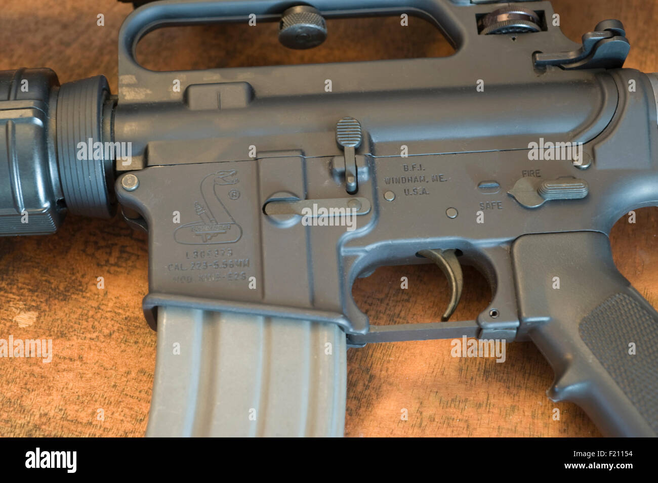 Bushmaster AR-15 Sturmgewehr mit 30 Runde 5.56mm Magazin, Closeup in Windham ME gemacht Stockfoto