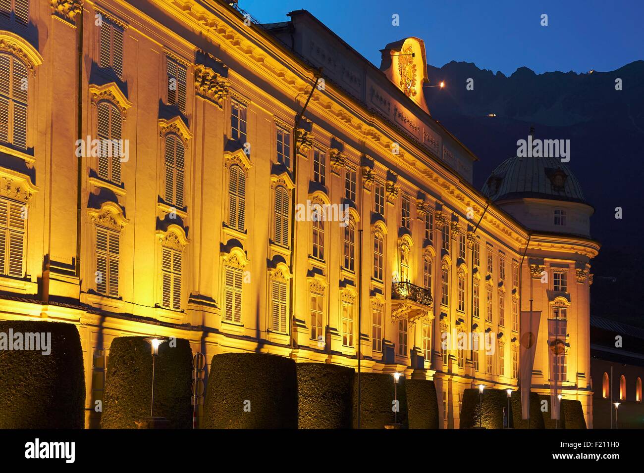 Österreich, Tirol, Innsbruck, blaue Stunde in der Hofburg Stockfoto