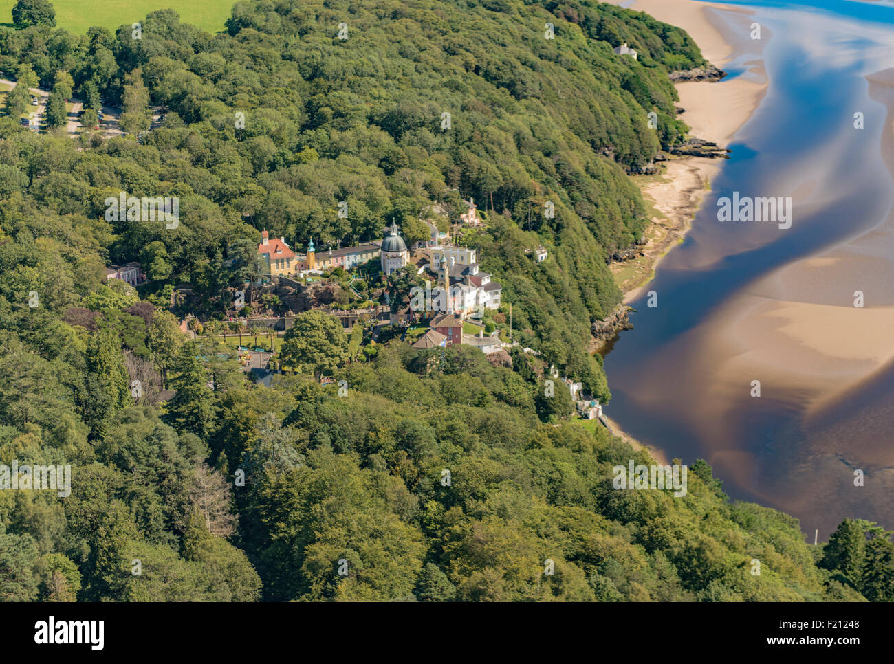 Luftaufnahmen, Portmeirion Dorf 1. August 2015 PHILLIP ROBERTS Stockfoto