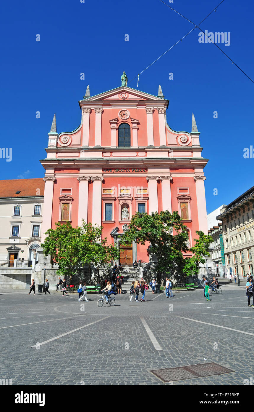 Ljubljana, Slowenien - 7. September 2015 - St. Francis Church und Preseren-Platz an einem sonnigen Tag Stockfoto
