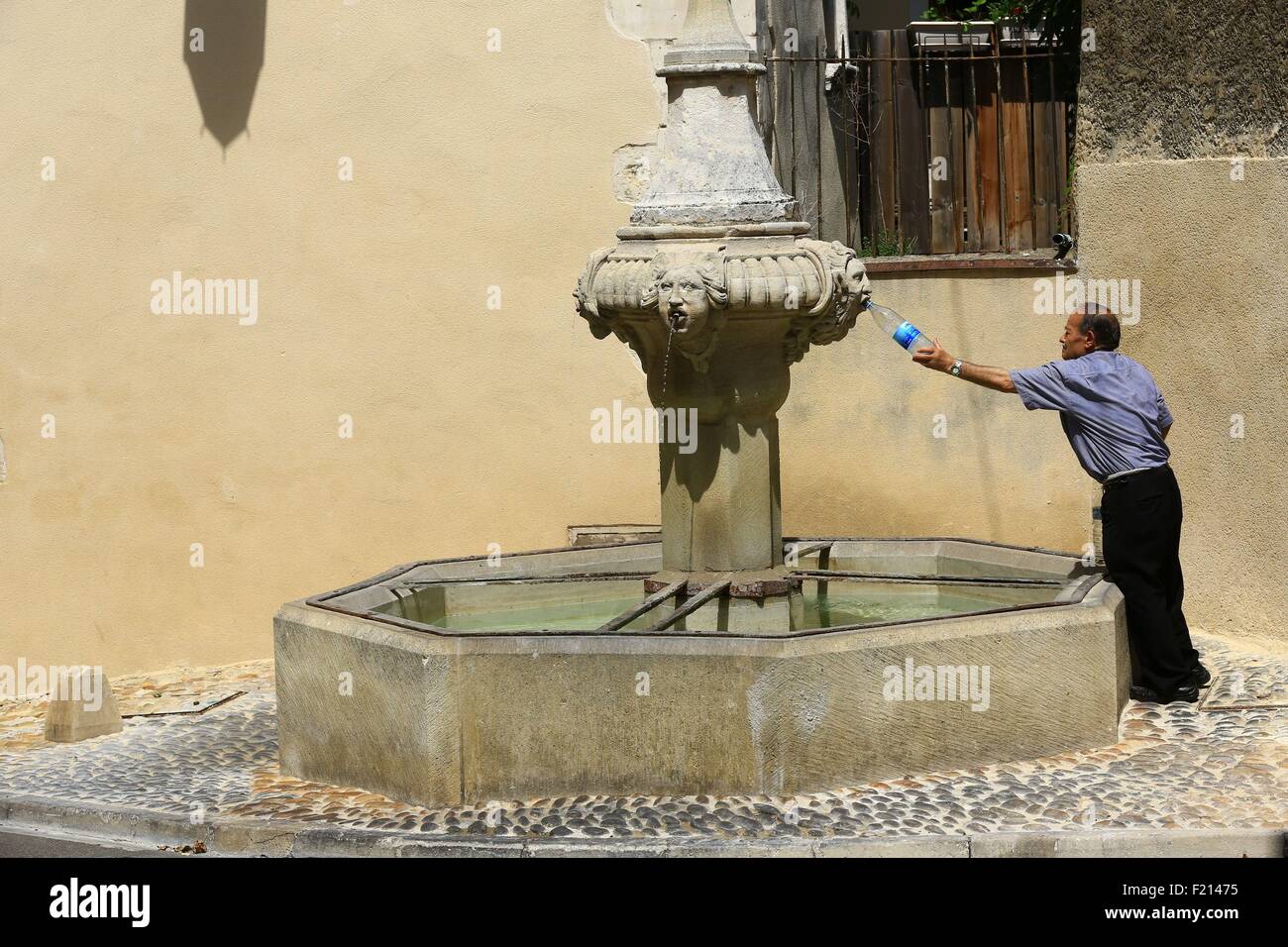 Frankreich, Vaucluse, Pernes Les Fontaines, legen Ruy Dant, Krankenhaus-Brunnen Stockfoto