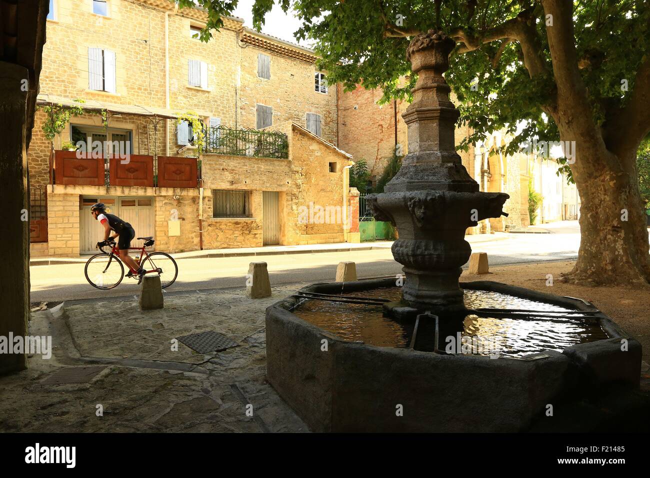 Modene, 4 Jahreszeiten-Brunnen (XVIII), Comtat Venaissin, Vaucluse, Frankreich Stockfoto