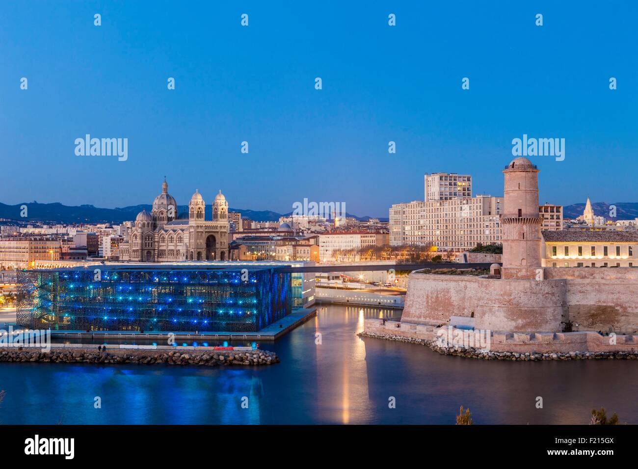 Frankreich, Bouches du Rhone, Marseille, der Maulwurf J4, MuCEM (Museum des europäischen und mediterranen Kulturen) vom Architekten Rudy Ricciotti und das Fort Saint-Jean Stockfoto