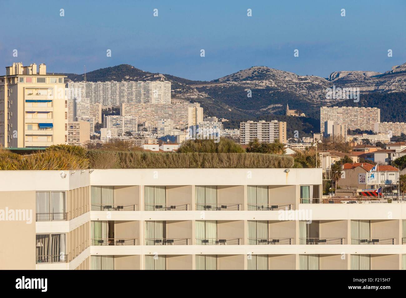 Frankreich, Bouches du Rhone, Marseille, Pullman Palm Beach Hotel und der Stadt auf der Rückseite Stockfoto