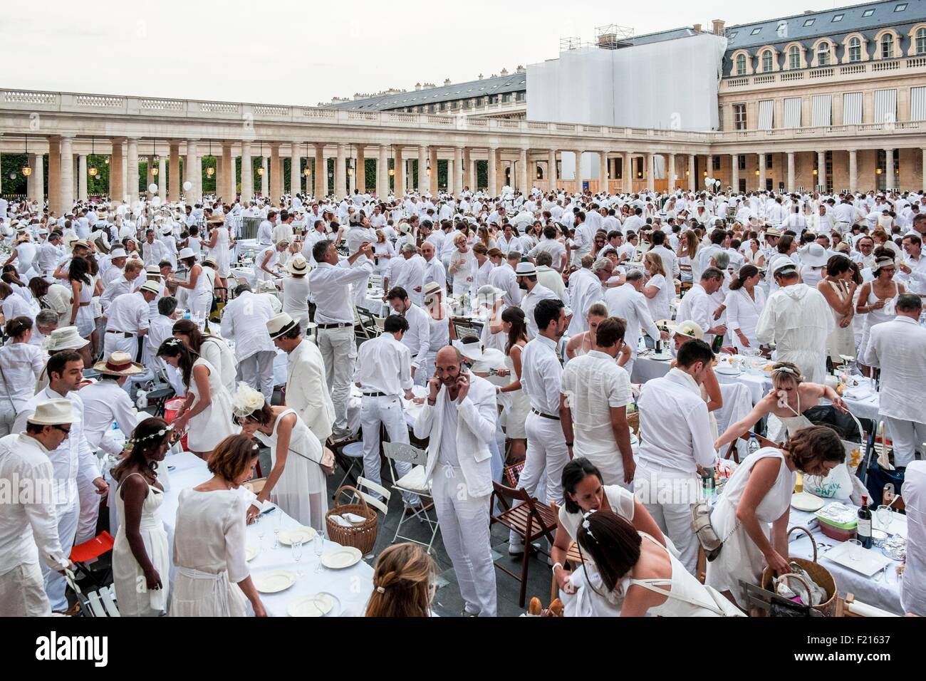 Frankreich, Paris, Palais Royal (Königlicher Palast), die White Night findet statt an einem geheimen Ort zeigte im letzten Moment ein Donnerstag im Juni Stockfoto