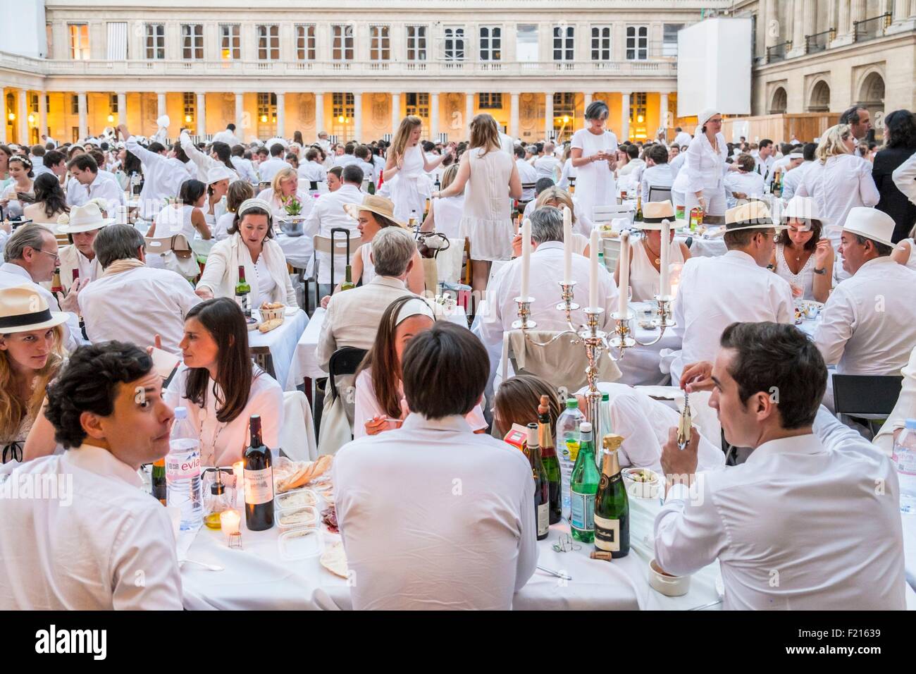 Frankreich, Paris, Palais Royal (Königlicher Palast), die White Night findet statt an einem geheimen Ort zeigte im letzten Moment ein Donnerstag im Juni Stockfoto