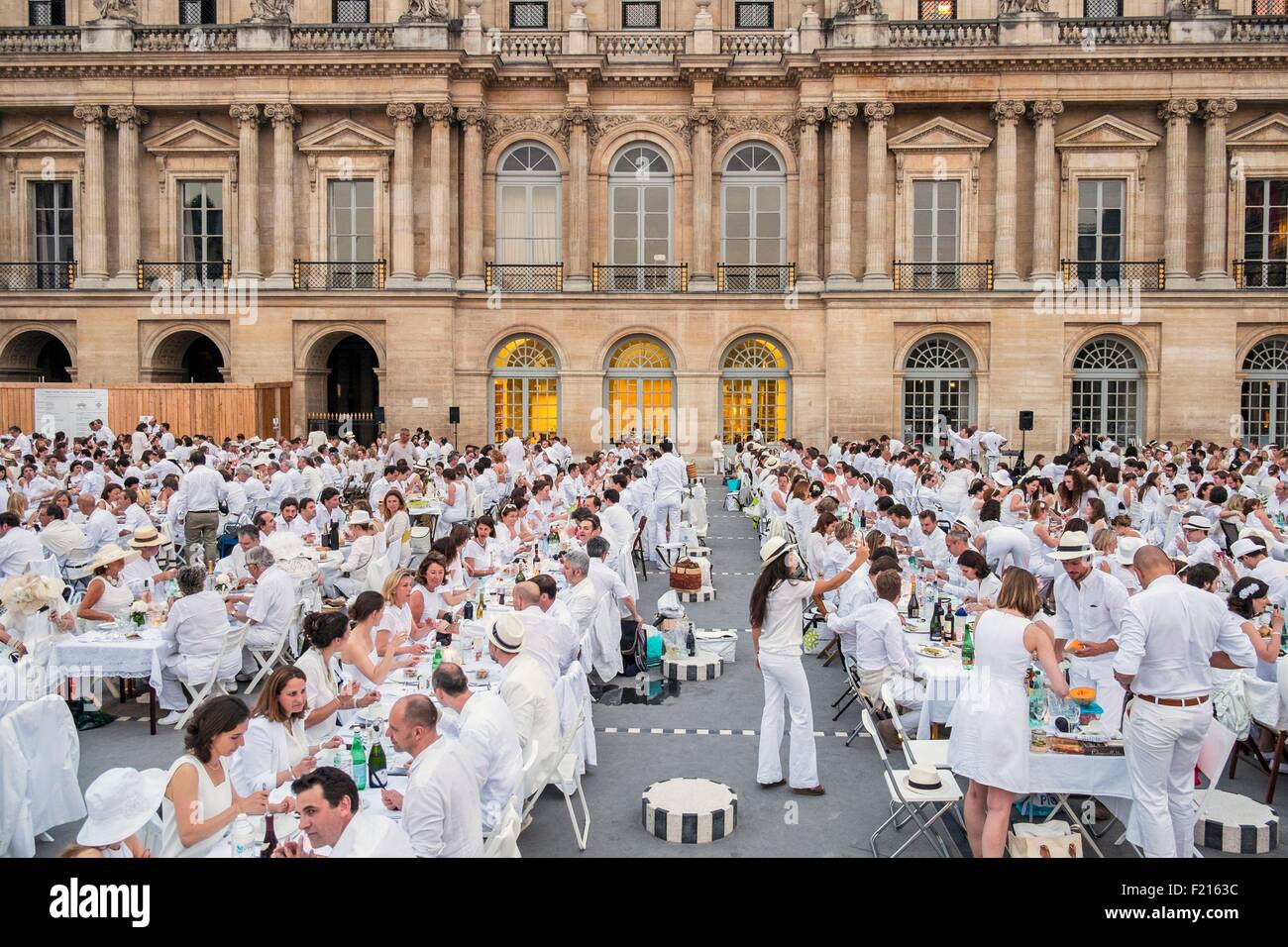Frankreich, Paris, Palais Royal (Königlicher Palast), die White Night findet statt an einem geheimen Ort zeigte im letzten Moment ein Donnerstag im Juni Stockfoto