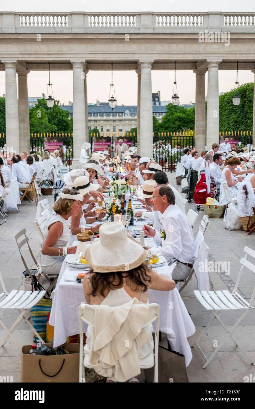Frankreich, Paris, Palais Royal (Königlicher Palast), die White Night findet statt an einem geheimen Ort zeigte im letzten Moment ein Donnerstag im Juni Stockfoto