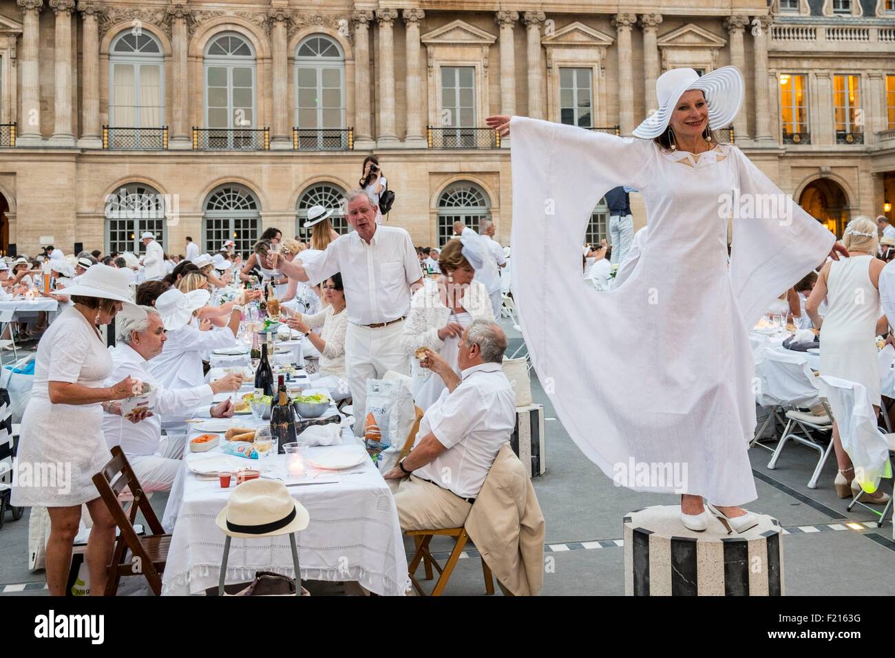 Frankreich, Paris, Palais Royal (Königlicher Palast), die White Night findet statt an einem geheimen Ort zeigte im letzten Moment ein Donnerstag im Juni Stockfoto