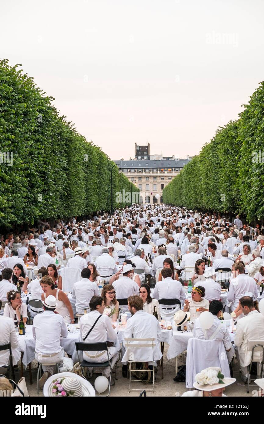Frankreich, Paris, Palais Royal (Königlicher Palast), die White Night findet statt an einem geheimen Ort zeigte im letzten Moment ein Donnerstag im Juni Stockfoto