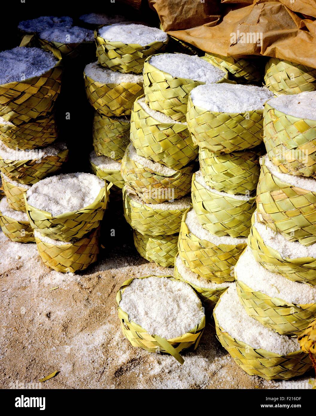 Palmblatt geflochten Salz Körbe, Gambia, Westafrika Stockfoto