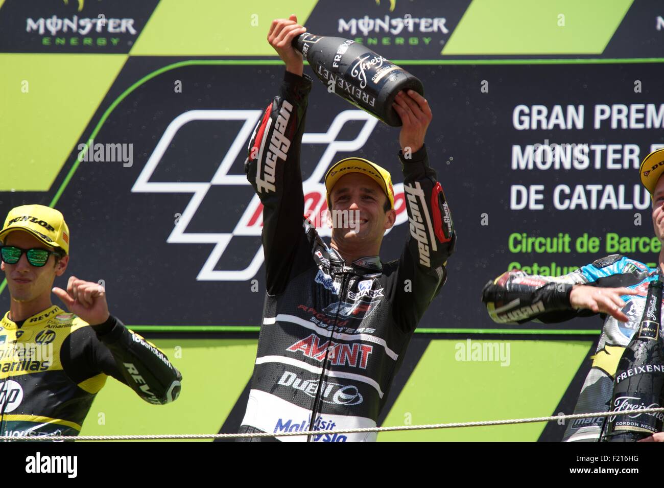 Circuit De Catalunya, Spanien 14. Juni 2015. Johann Zarco hebt seine Flasche Champagner in der Feier nach dem Gewinn der Moto 2-Rennen Stockfoto