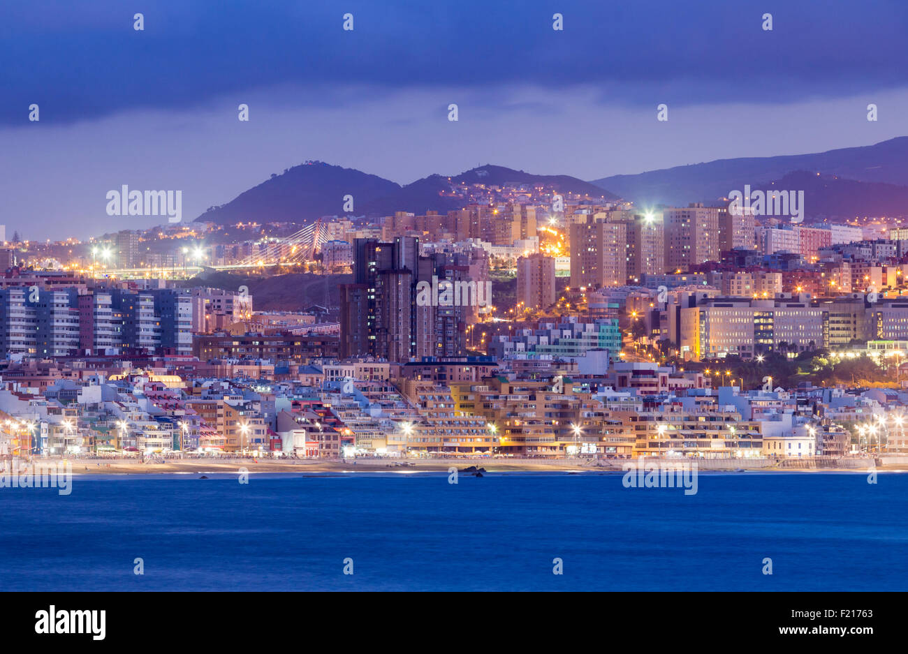 Blick Richtung Strand Las Canteras und Las Palmas Stadt von El Confital Strand. Las Palmas, Gran Canaria, Kanarische Inseln, Spanien Stockfoto