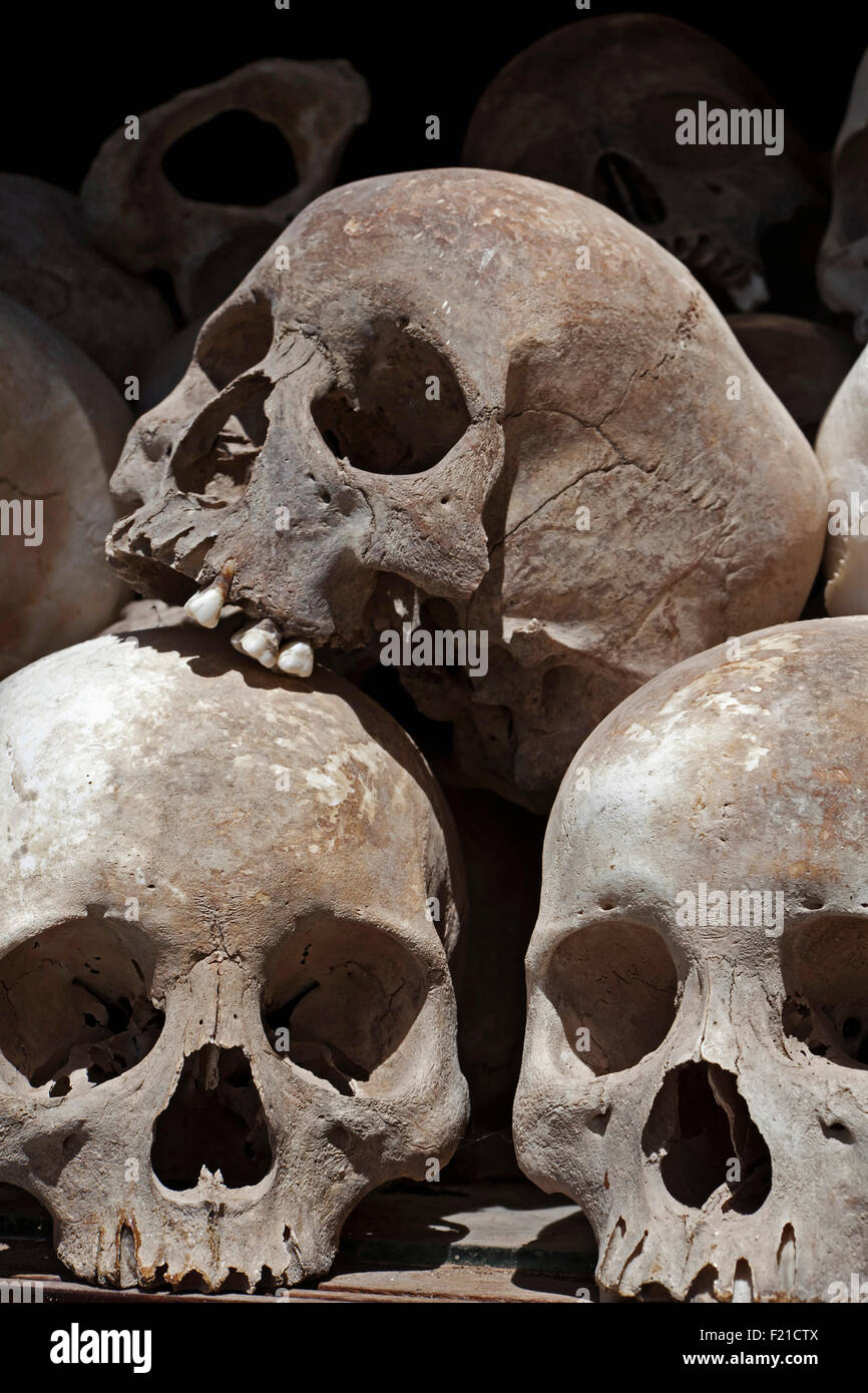 Kambodscha, Phnom Penh, Schädel an der Stupa von Choeung Ek Memorial für Opfer von den Killing Fields der Roten Khmer. Stockfoto