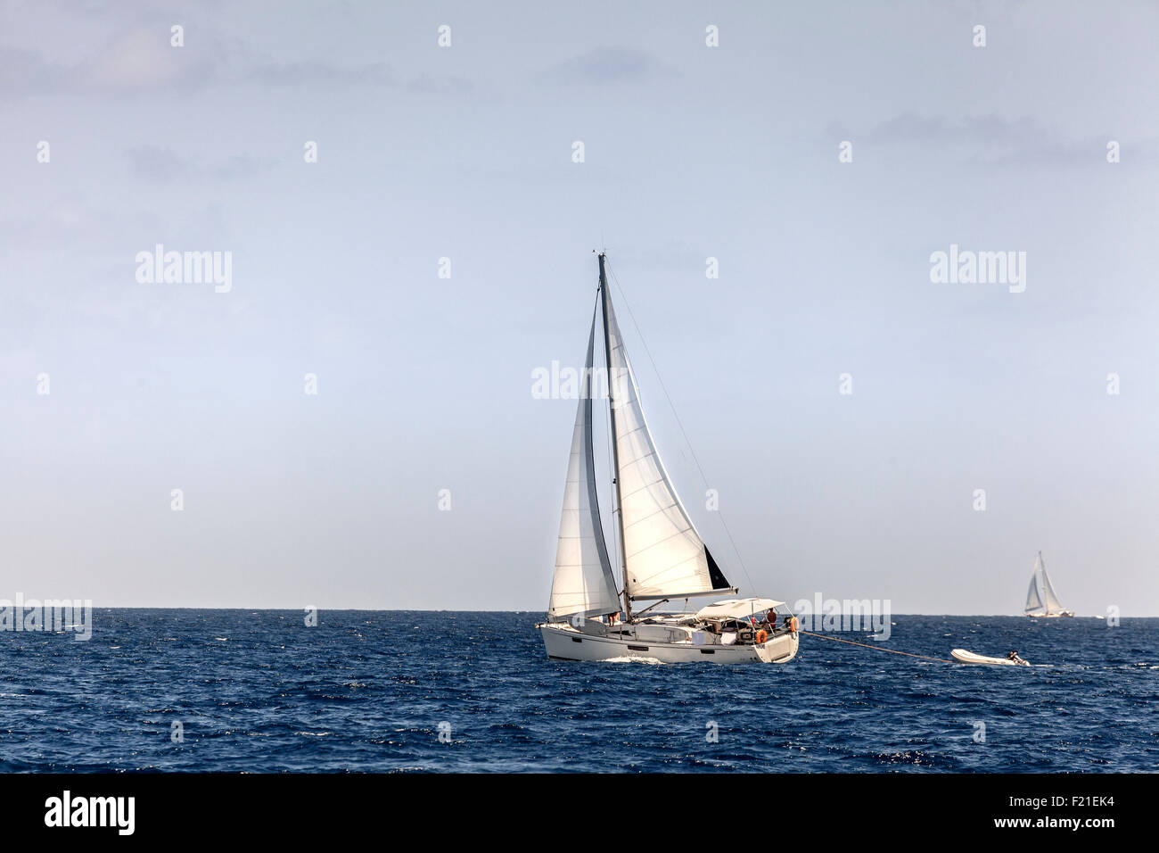 Segelboote an einem sonnigen Tag in das offene Meer in Britische Jungferninseln Stockfoto