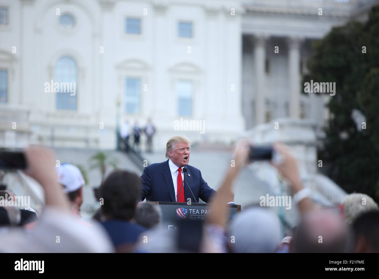Washington DC, USA. 9. September 2015. Donald Trump spricht bei der Rallye gegen den Iran Kernabkommen. Donald Trump beste Angebot "so viel Gewinn É, die Sie mit Gewinn zu langweilen können", "Ich habe noch nie etwas so inkompetent ausgehandelt," Credit: Khamp Sykhammountry/Alamy Live News Stockfoto
