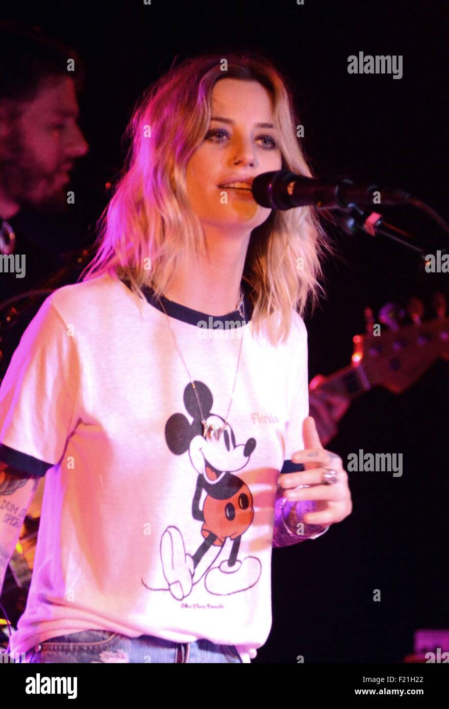 New York, NY, USA. 9. Sep, 2015. Gin Wigmore für Gin Wigmore Blut, Knochen Tour, Webster Hall, New York, NY 9. September 2015 auf der Bühne. Bildnachweis: Derek Sturm/Everett Collection/Alamy Live-Nachrichten Stockfoto