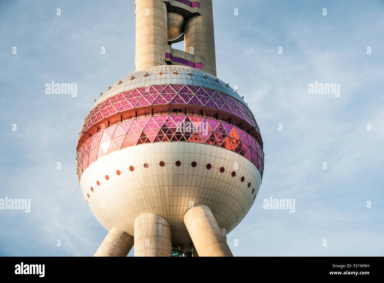 Nahaufnahme der Oriental Pearl Tower, der Bund, Shanghai, China, Asien Stockfoto