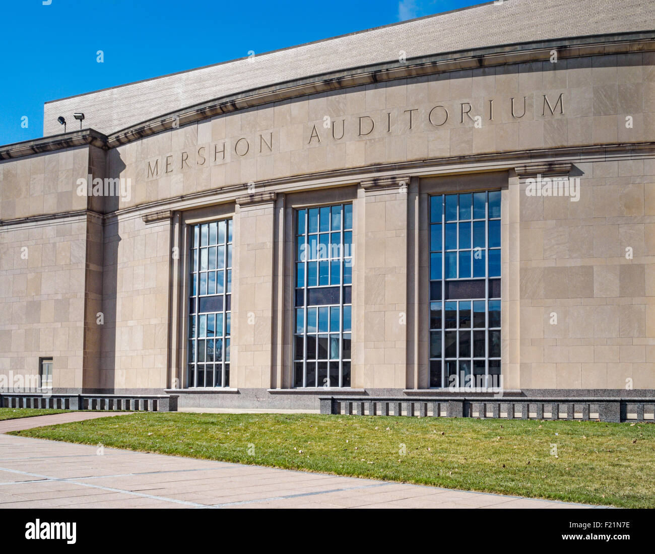 Mershon Auditorium, der Ohio State University, Columbus, Ohio, mit blauem Himmel und Kopie. Nur zur redaktionellen Verwendung. Stockfoto