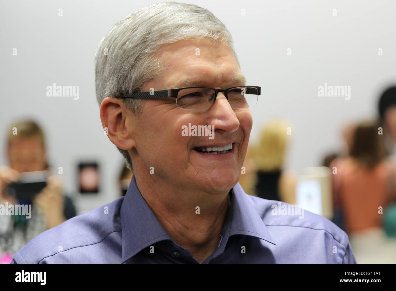 San Francisco, USA. 9. Sep, 2015. Apple-Manager Tim Cook lächelt nach ein Apple Produkt-Präsentation in San Francisco, USA, 9. September 2015. Apple präsentiert zwei neue iPhone-Modelle, eine überarbeitete Version der Apple TV Box und dem größeren iPad Pro. Foto: Christoph Dernbach/Dpa - NO-Draht-SERVICE-/ Dpa/Alamy Live News Stockfoto