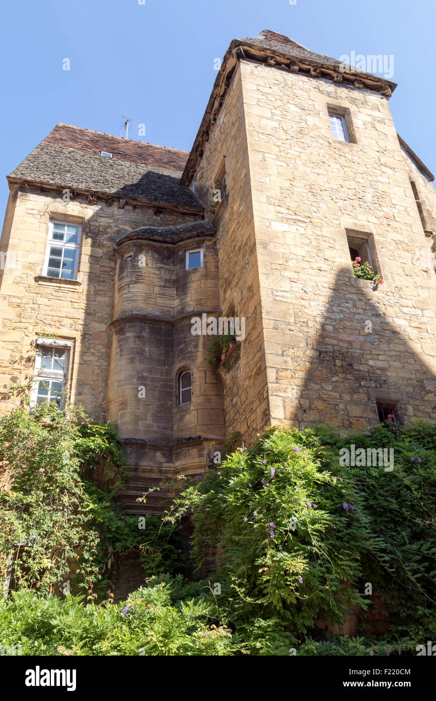 Ein architektonisch ungewöhnliches Haus anschlagenden der Konsuln Street und La Place De La Liberte in Sarlat Stockfoto