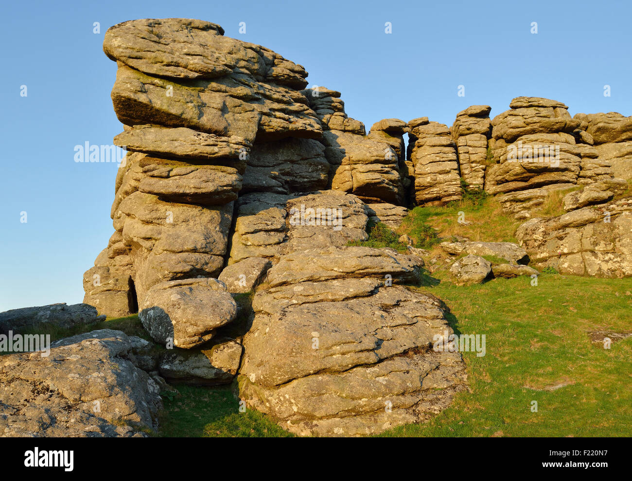 Späte Sonne auf Hound Tor, Dartmoor, Devon Stockfoto