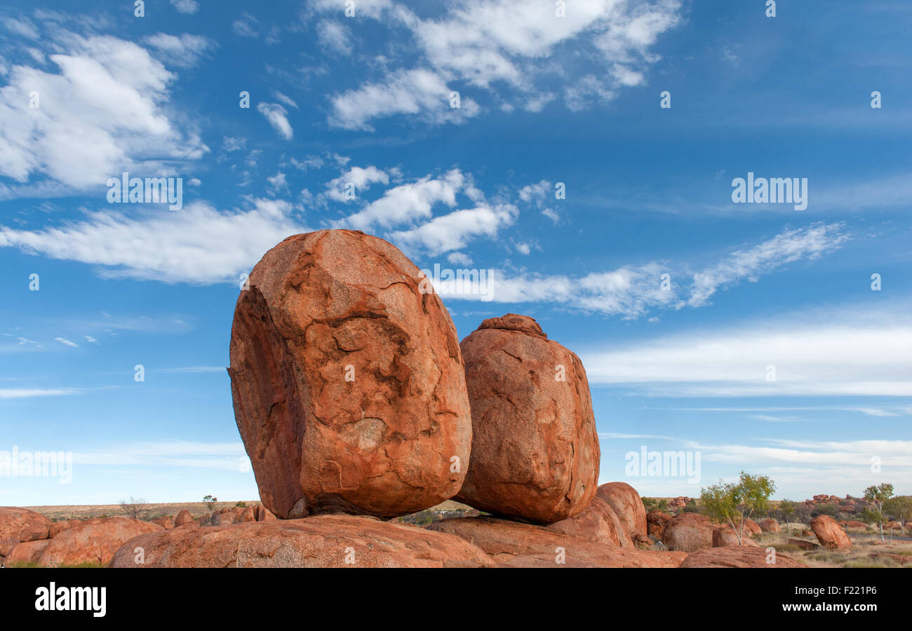 Karlu Karlu oder Devils Marbles - Felsen in der Nähe von Tennant Creek den Eiern von den Regenbogen-Schlangen sind, sagen die Aborigines Stockfoto