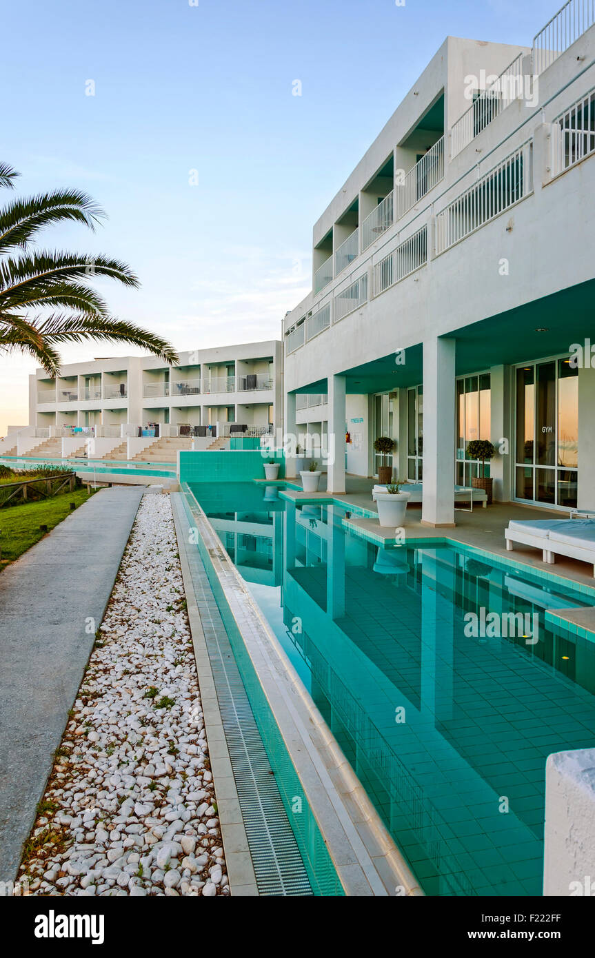 Einen luxuriösen Außenpool, ein Spa-Hotel-Lage inmitten. Stockfoto