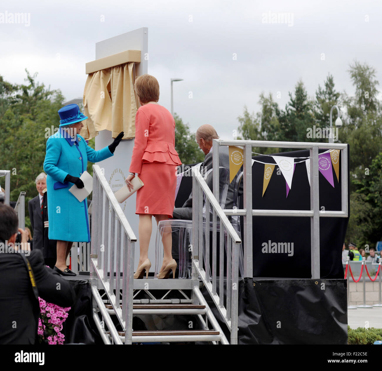 Tweedbank, UK. 9. September 2015. Die Königin, die Eröffnung der neuen Bahnlinie am Tweed bank.UK Credit: Mark Pink/Alamy Live News Stockfoto