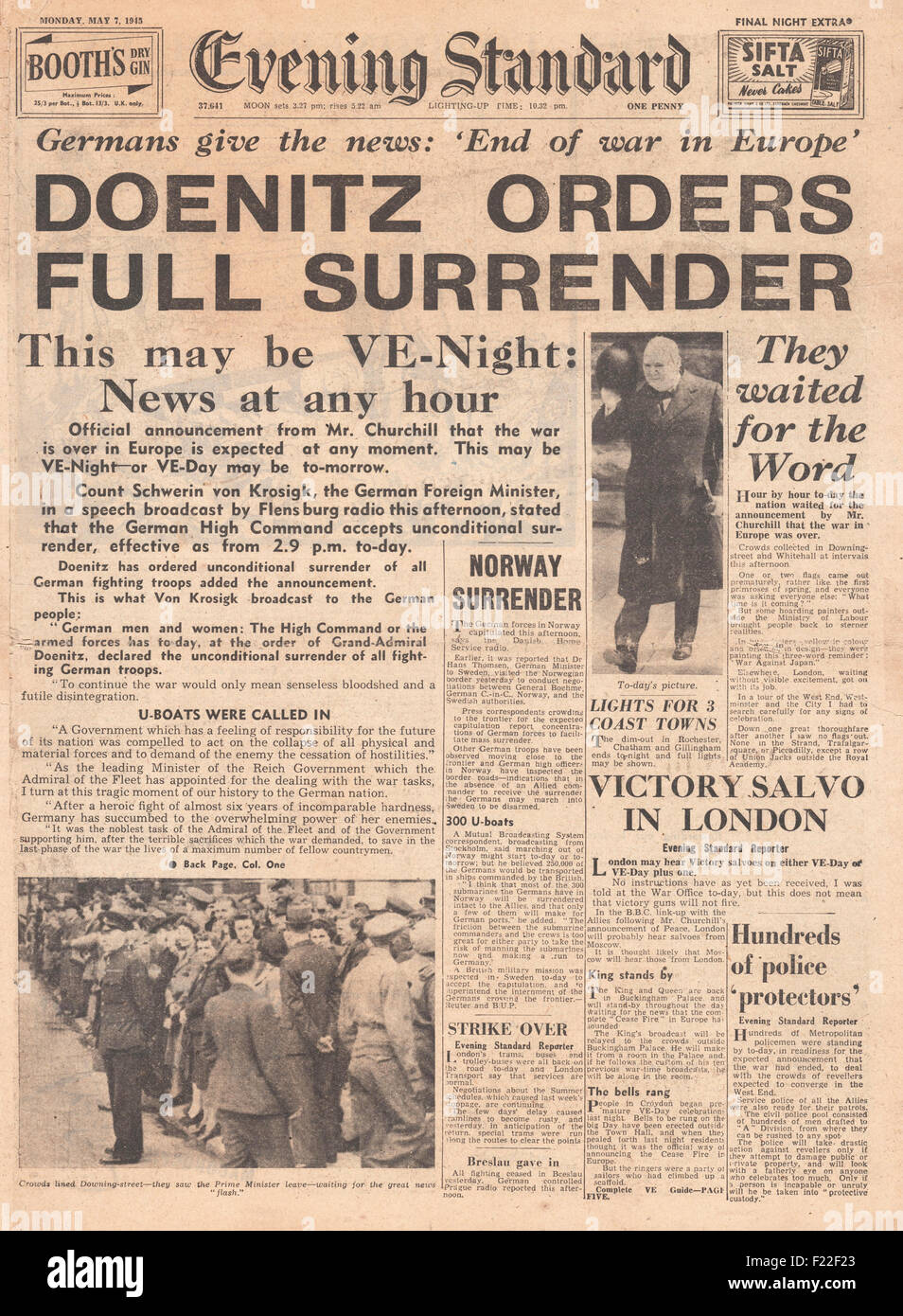 1945 Evening Standard (London Titelseite Berichterstattung Ende des Krieges in Europa als Nazi-Deutschland kapituliert Stockfoto