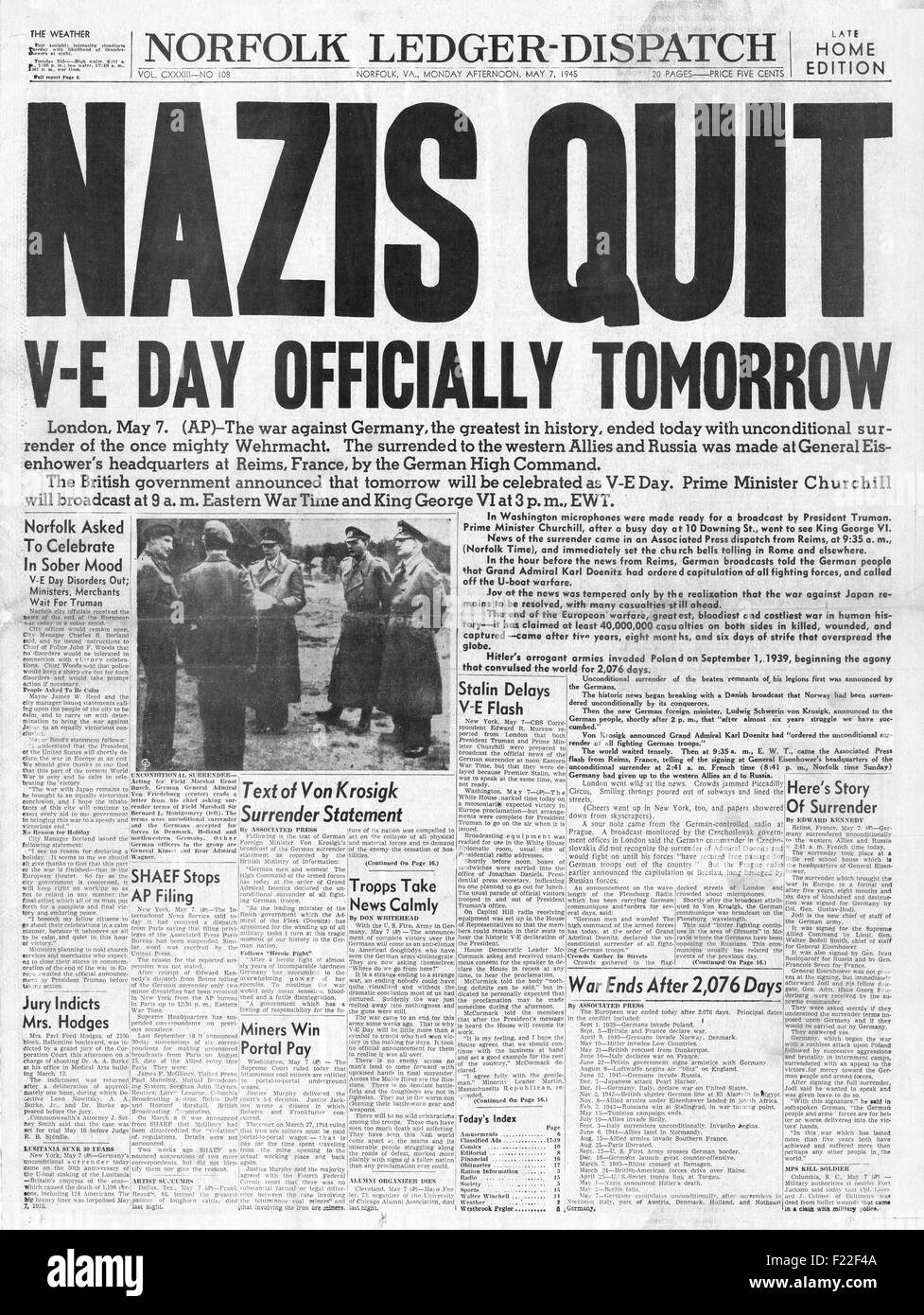 1945 Norfolk Ledger-Dispatch Titelseite Berichterstattung Ende des Krieges in Europa als Nazi-Deutschland kapituliert Stockfoto