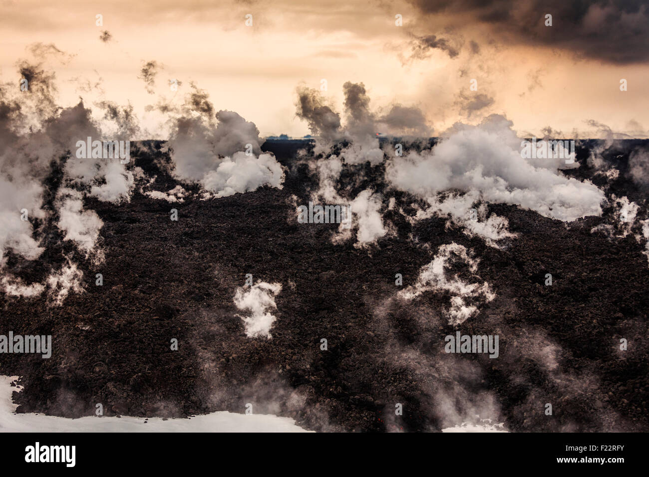 Heiße Lava zu dämpfen. Ausbruch-Website unter Holuhraun in der Nähe von Vulkan Bardarbunga Island. Stockfoto