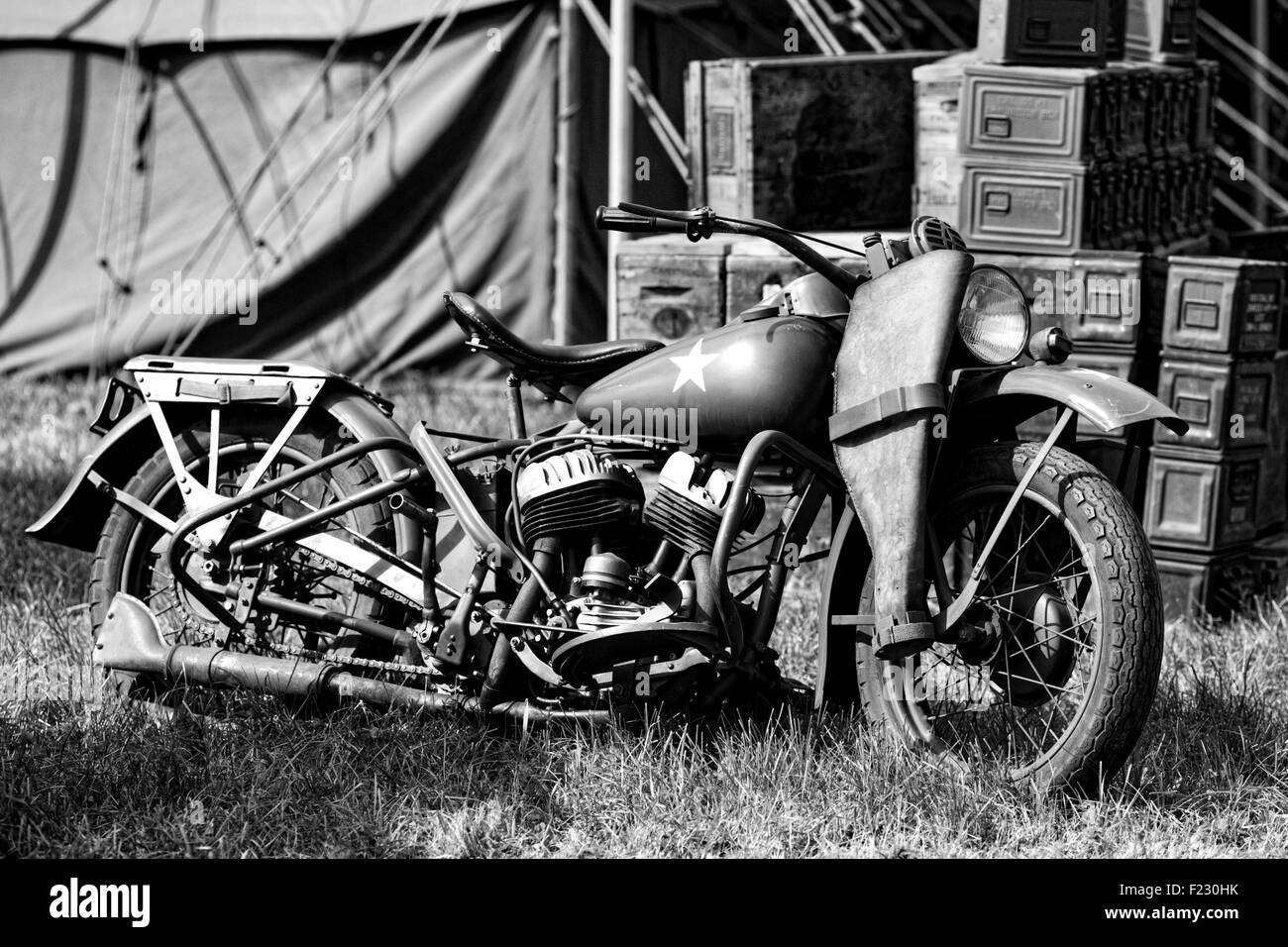 WW11 Harley Davidson Motorrad und Ausrüstung schwarz und weiß Stockfoto