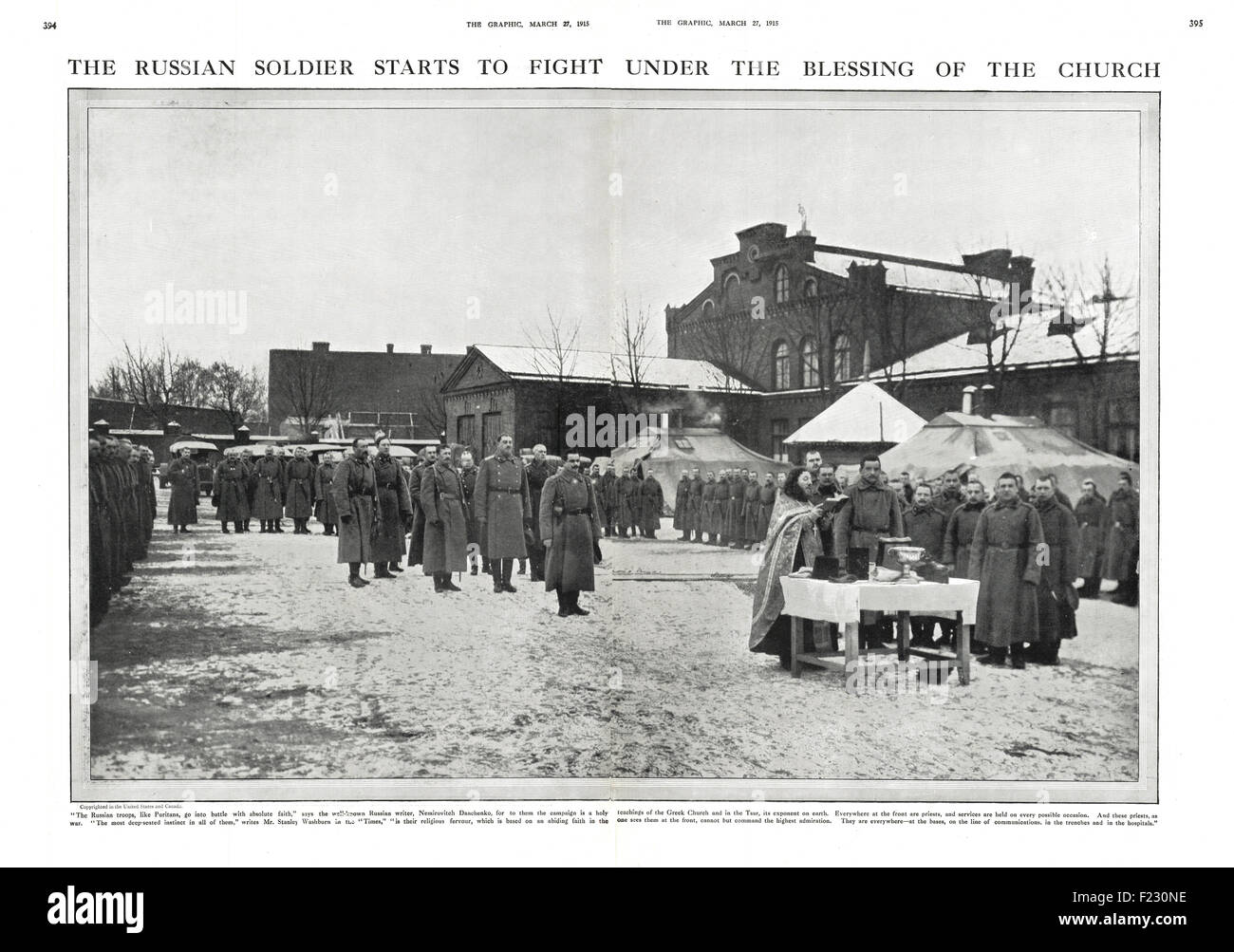 1915 die graphischen russischen Soldaten während einer Freilichtkirche Service Stockfoto