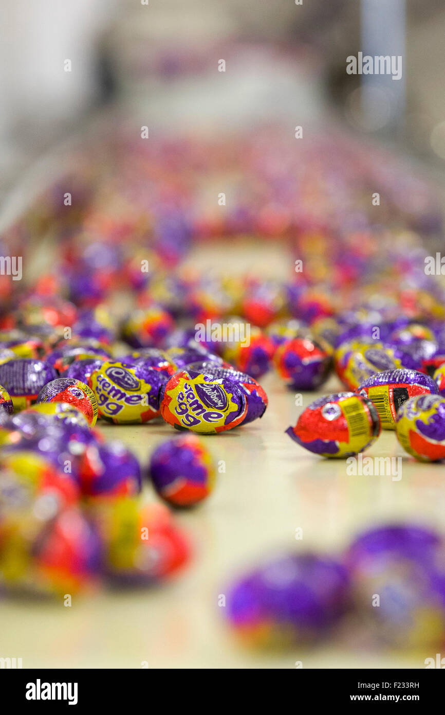 Vereinigtes Königreich, Bournville: Ein Bild zeigt die Produktionslinie Cadbury Creme Eier in Bournville. Stockfoto