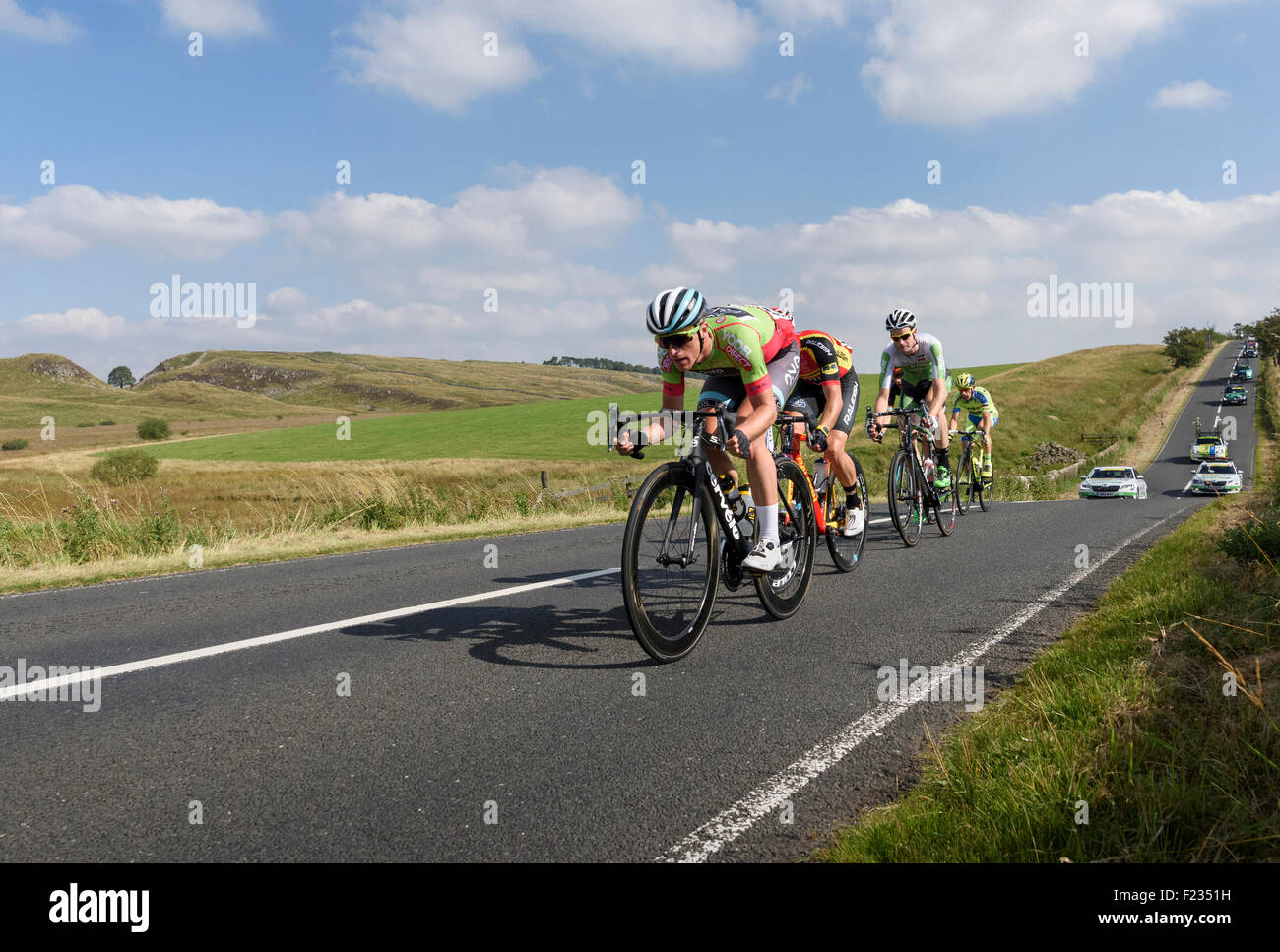 Northumberland, UK. 10. Sep, 2015. Tour durch Großbritannien Radrennen 2015;  Fahrer, die hier an dieser Stelle in der Nähe von Sycamore Gap Militär unterwegs in Northumberland gezeigt; ist 176; Peter Williams, ein Pro Rad Credit: Clearview/Alamy Live-Nachrichten Stockfoto
