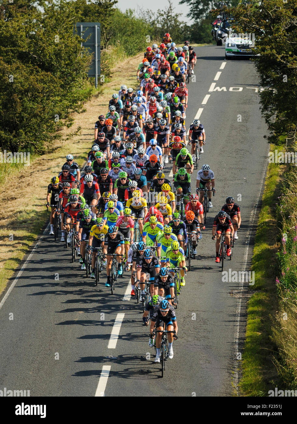 Northumberland, UK. 10. Sep, 2015. Tour durch Großbritannien Cycle Race 2015 Hauptfeld auf die Military Road in Northumberland Credit: Clearview/Alamy Live News Stockfoto