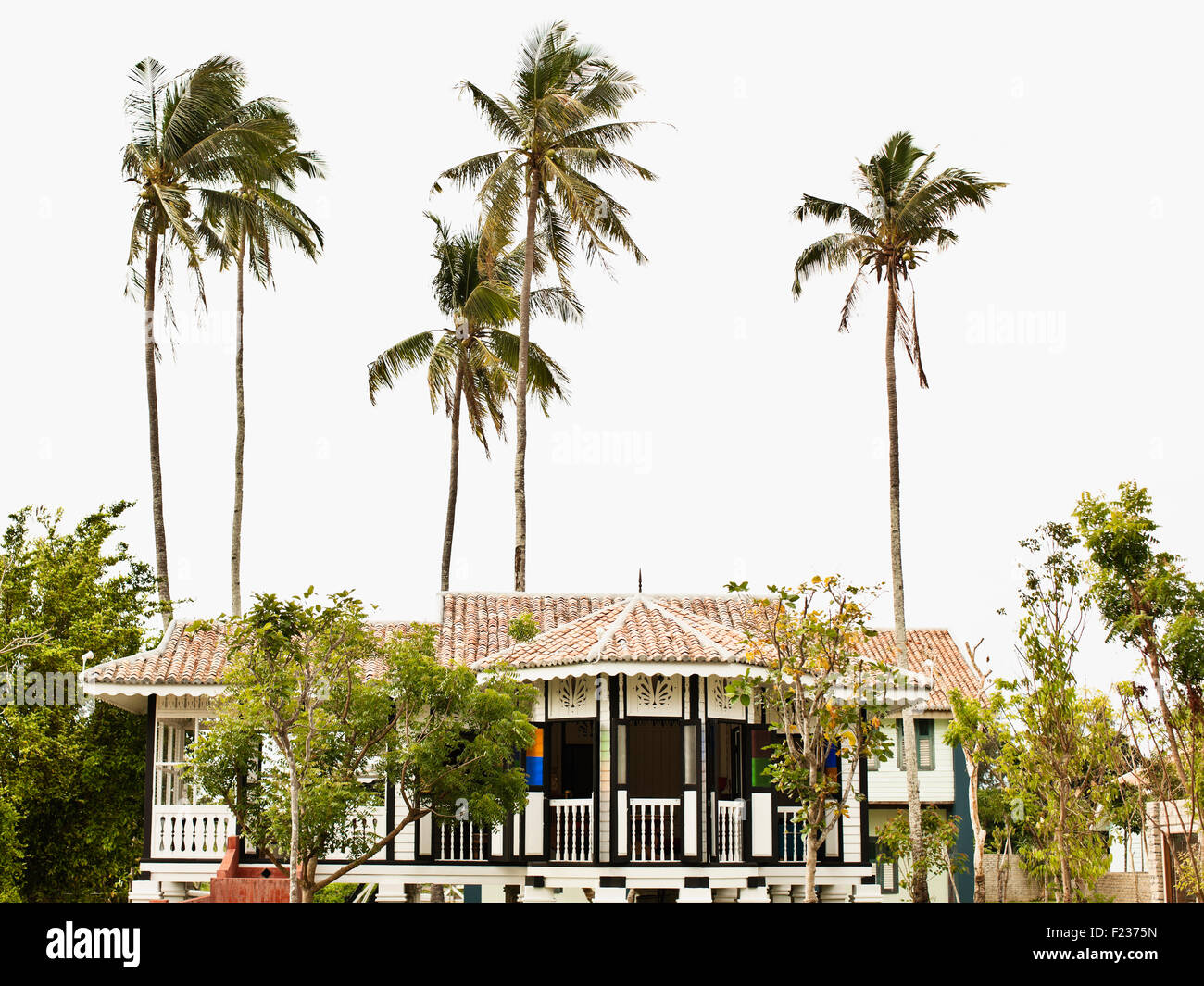 Außen schwarz & weiße Haus, das Temple Tree at Bon Ton Resort.  Langkawi, Malaysia Stockfoto