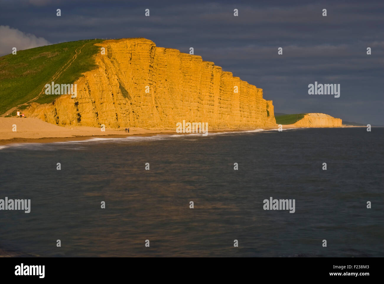 Ansicht von East Cliff in West Bay auf Juraküste Dorset in England, Großbritannien Stockfoto