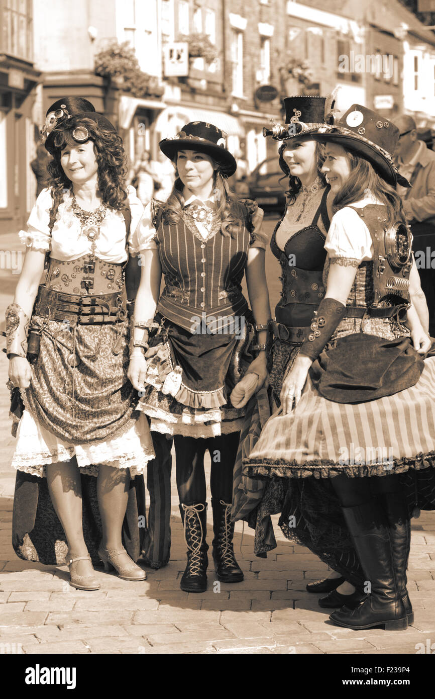 Enthusiasten besuchen das Asyl Steampunk-Festival in Lincoln UK Stockfoto