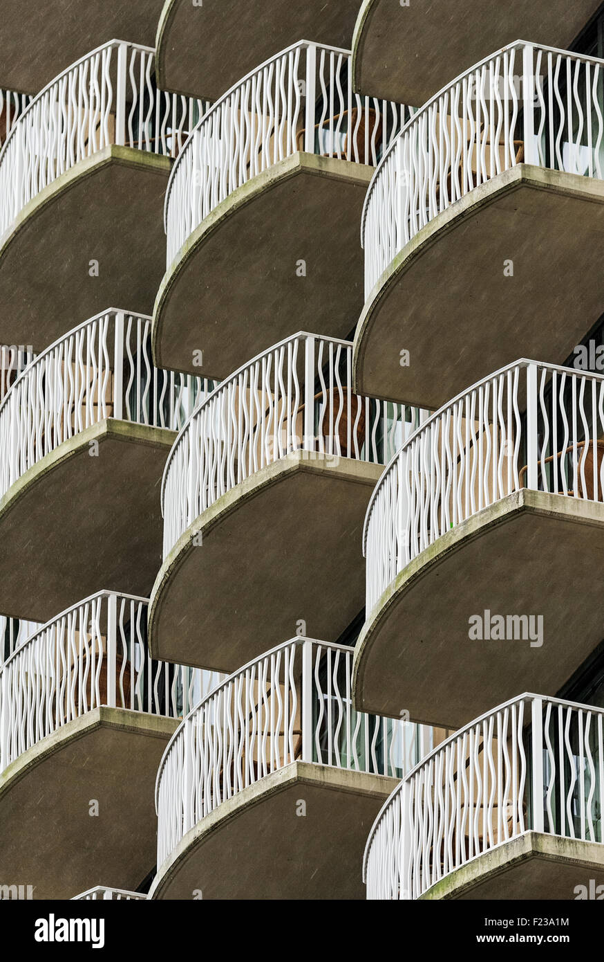 Muster der Eigentumswohnung Balkone auf ein Gebäude, Hallo-steigen. Stockfoto