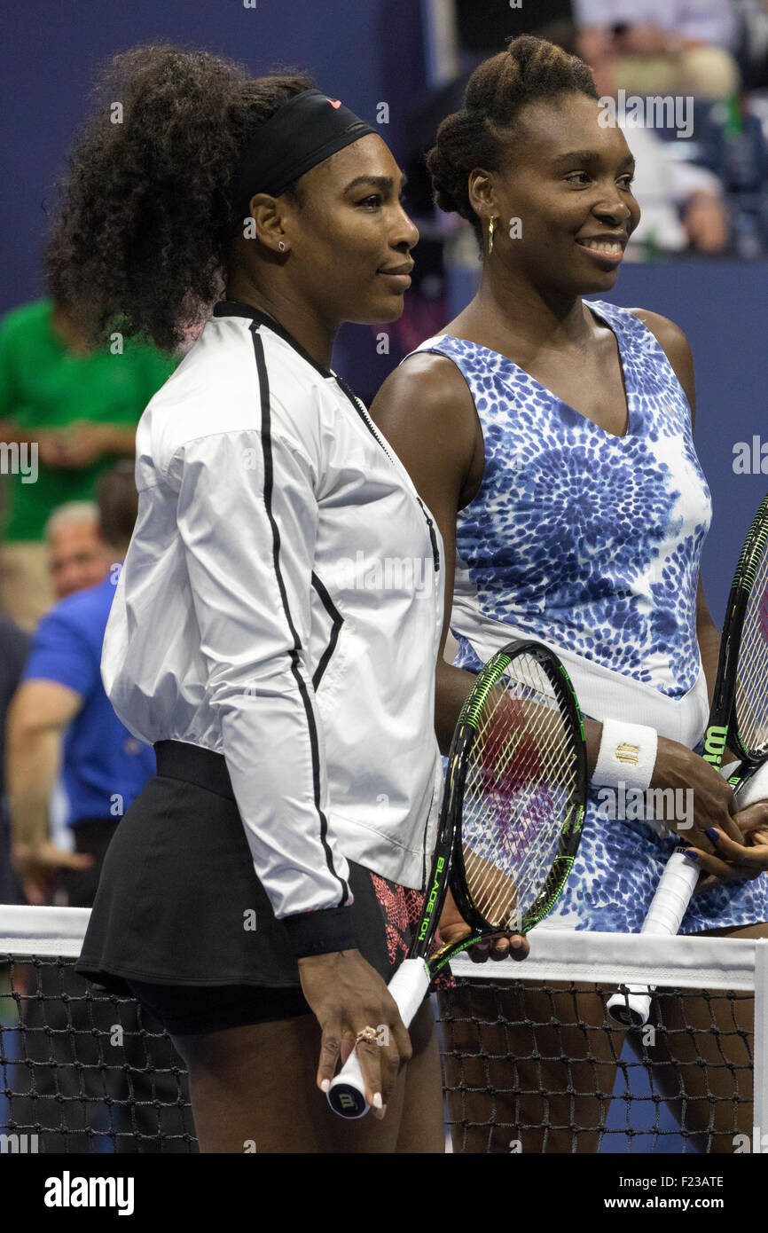 Serena und Venus Williams (USA) im Wettbewerb im Viertelfinale gegen bei der 2015 US Open Tennis Stockfoto