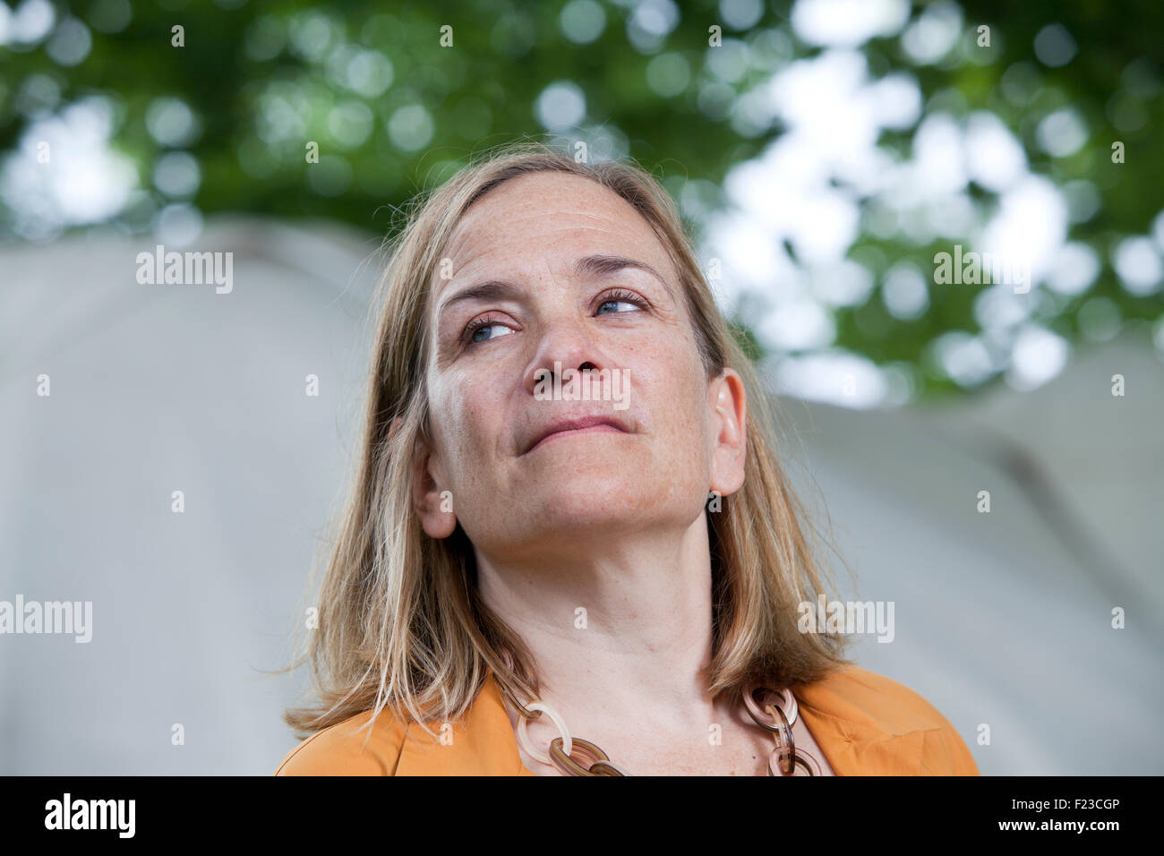 Tracy Chevalier, FRSL, ist ein US-amerikanischer historischer Schriftsteller, bekannt für "Girl with a Pearl Earring", auf dem Edinburgh International Book Festival 2015. Edinburgh, Schottland. 21. August 2015 Stockfoto
