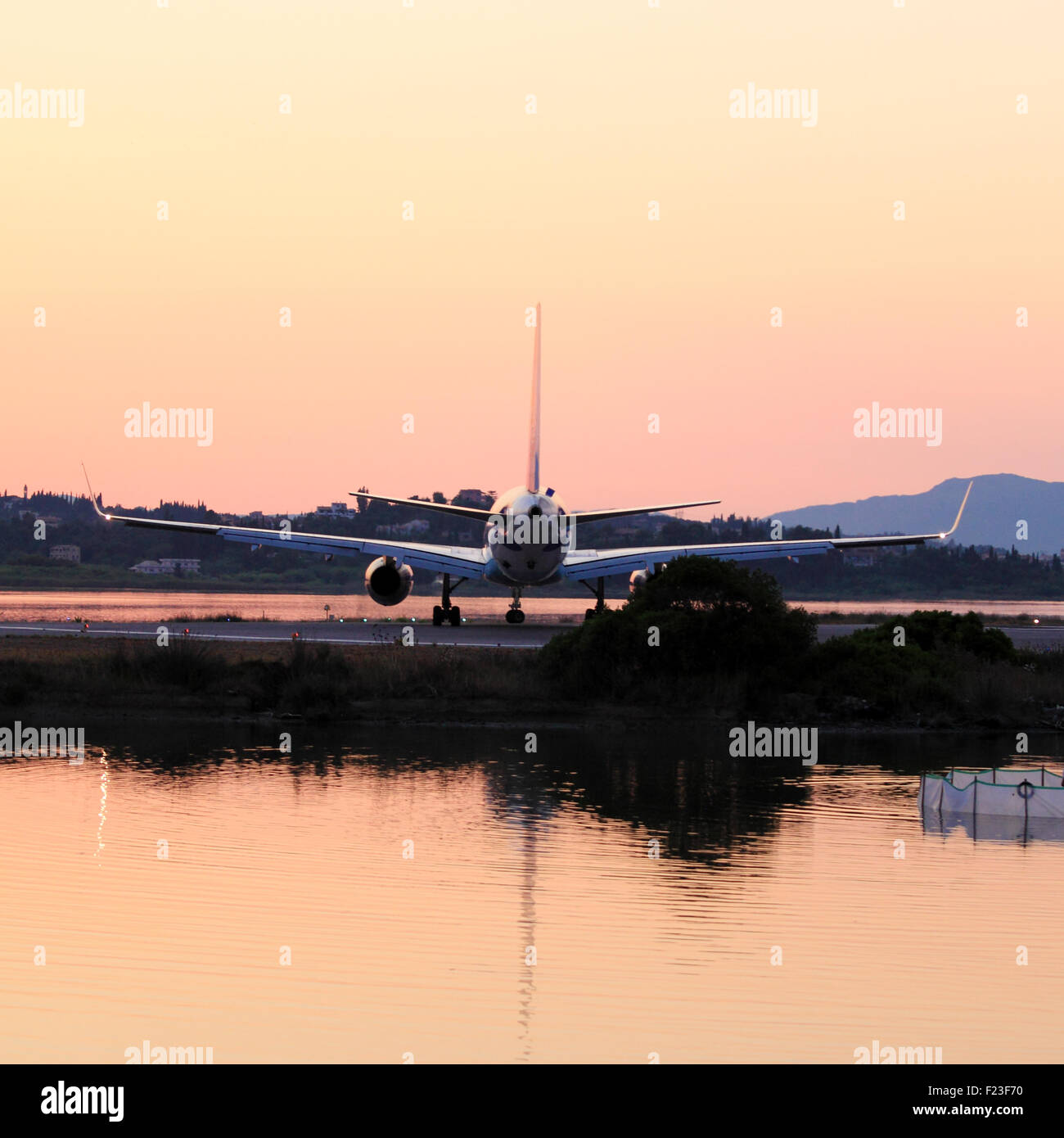 Flugzeug vor dem Start, Abendstimmung, Corfu Stockfoto