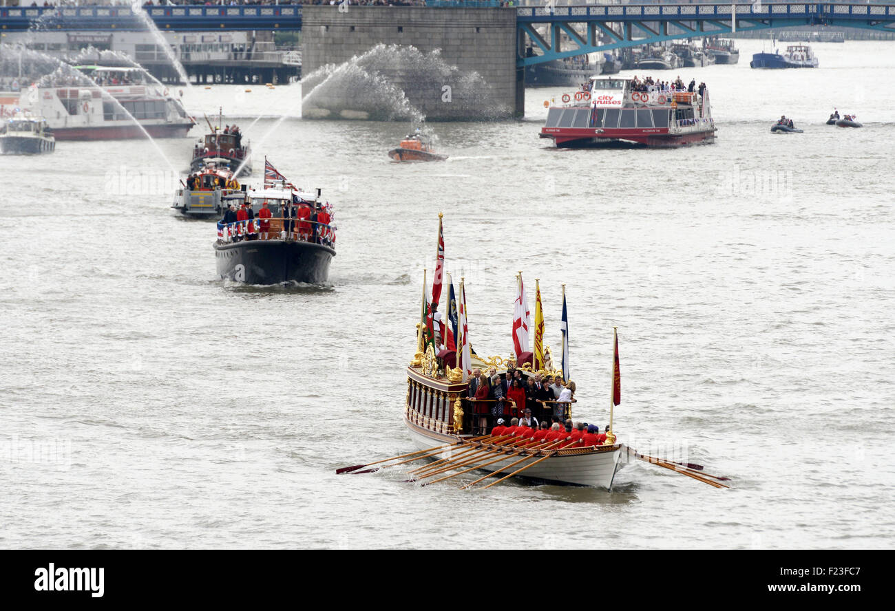 Königliche Flottille Salute auf Fluß Themse, London, England, UK Stockfoto