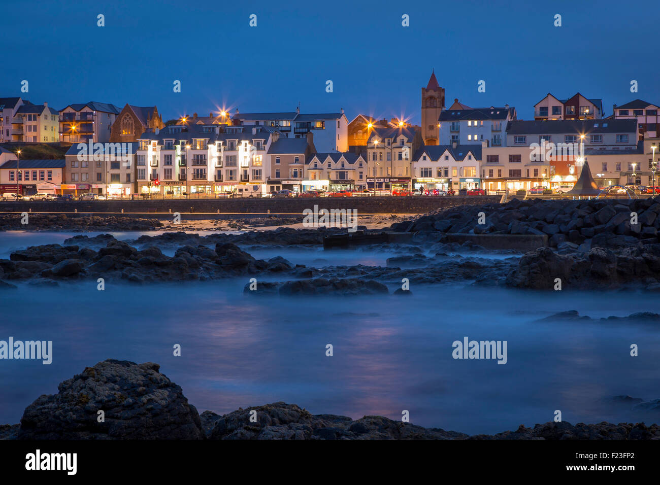Dämmerung über Portstewart, County Antrim, Nordirland, Vereinigtes Königreich Stockfoto