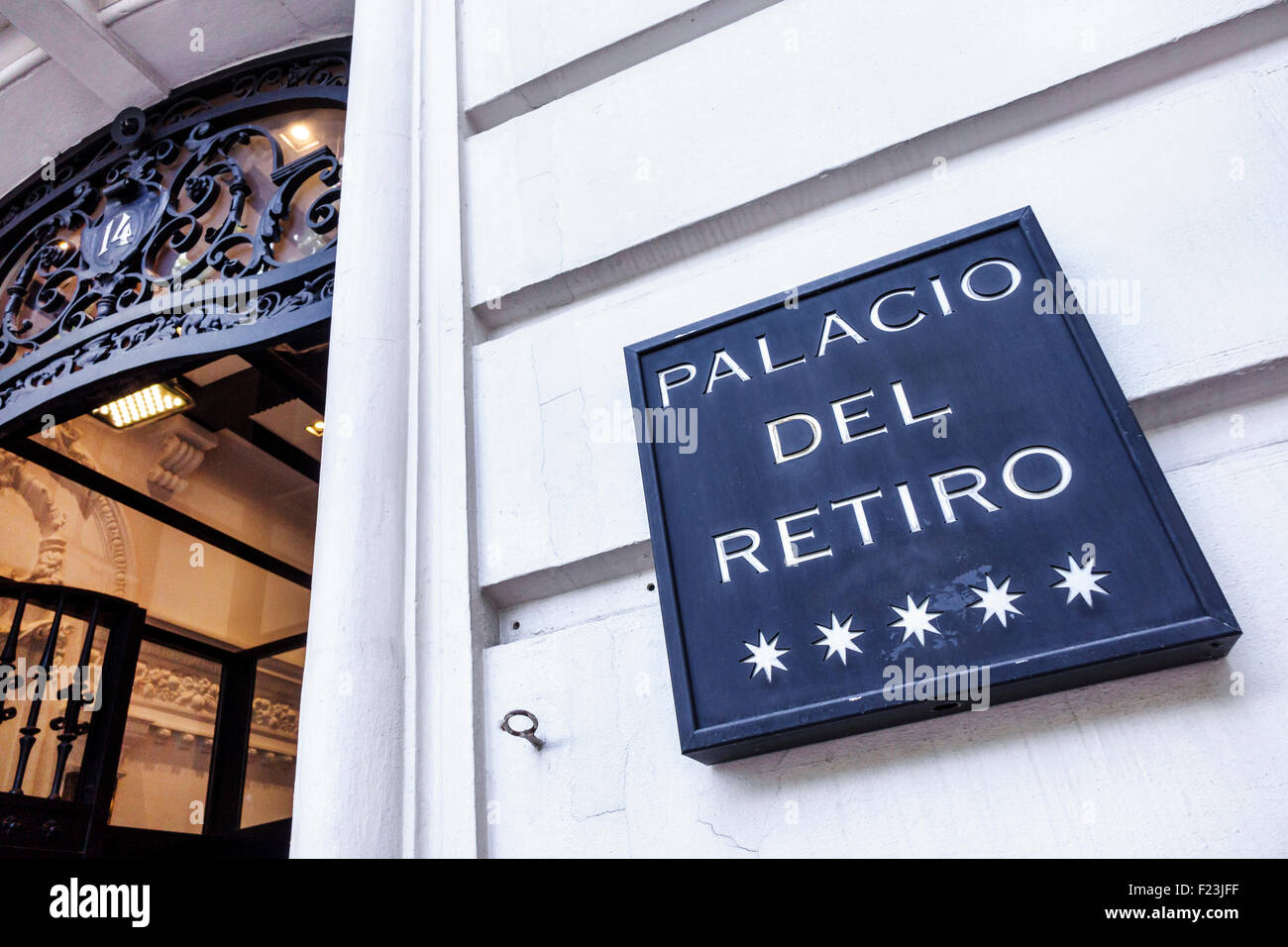 Madrid Spanien,Hispanic Retiro,Calle de Alfonso XII,AC Palacio del Retiro,Autograph Collection,Hotel,Eingang,Schild,5 5 Sterne,Spain150630095 Stockfoto